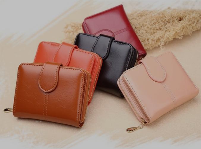 Women's Short Oil Wax Leather Hand Wallet